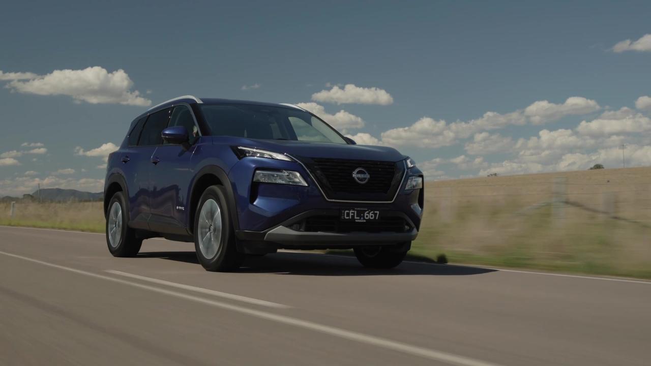 New Nissan X-Trail e-POWER ST-L with e-4ORCE range - Driving Video