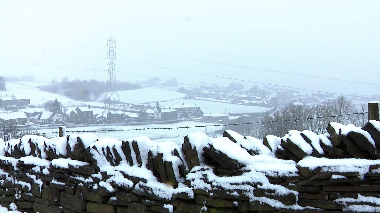 Amber weather warnings issued as snow hits UK