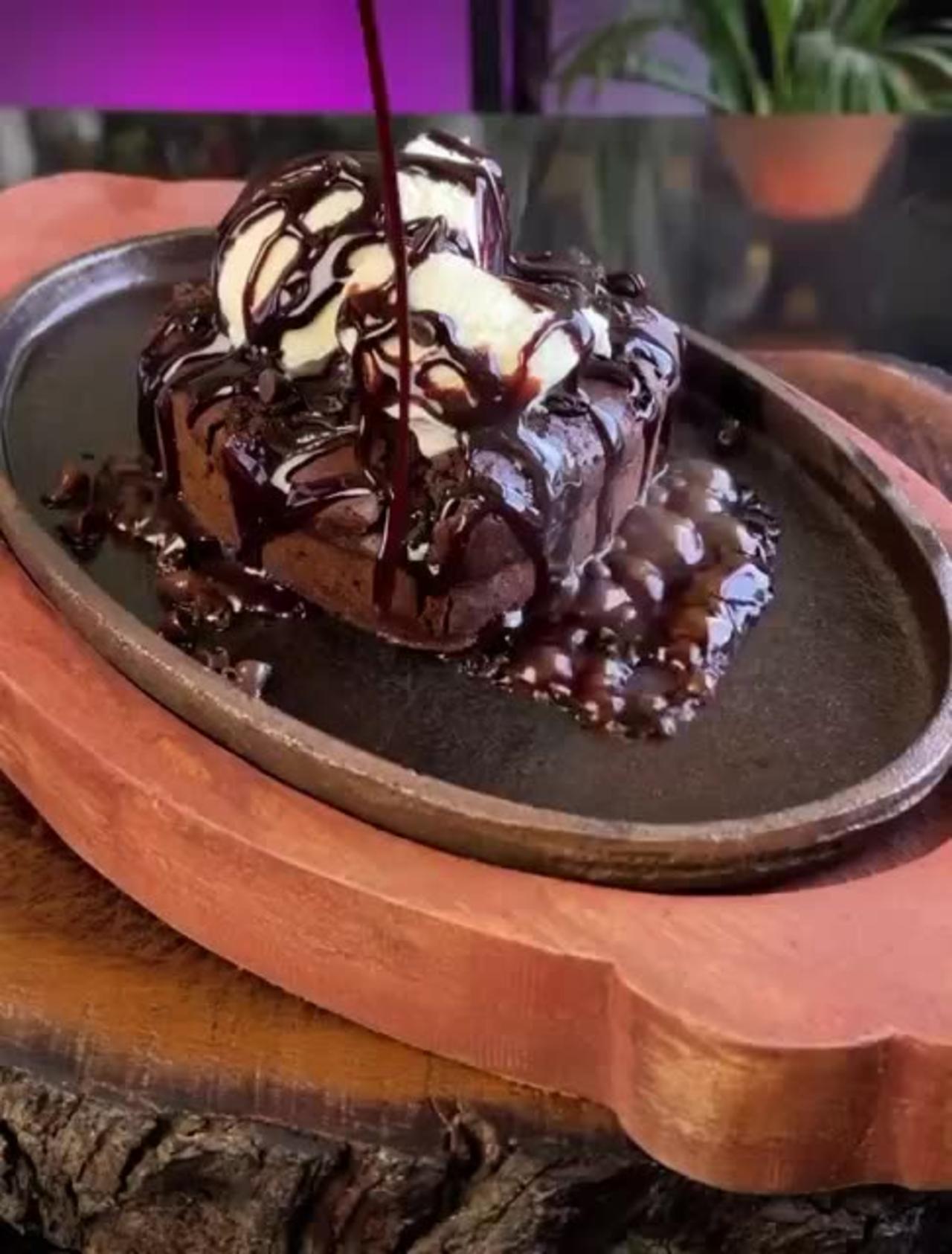 Sizzling brownie chocolate icecream