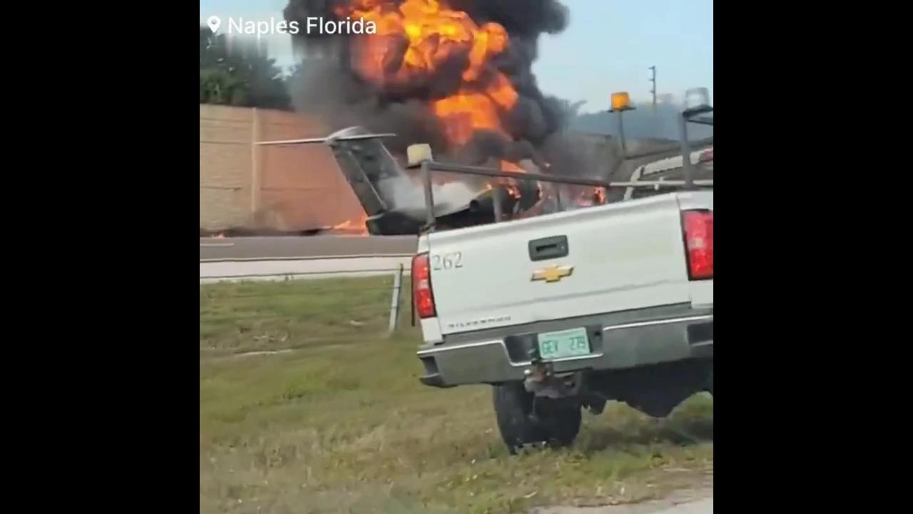 🚨#BREAKING: A private jet has crashed on interstate I-75 bursting into flames  #Naples | #Flordia