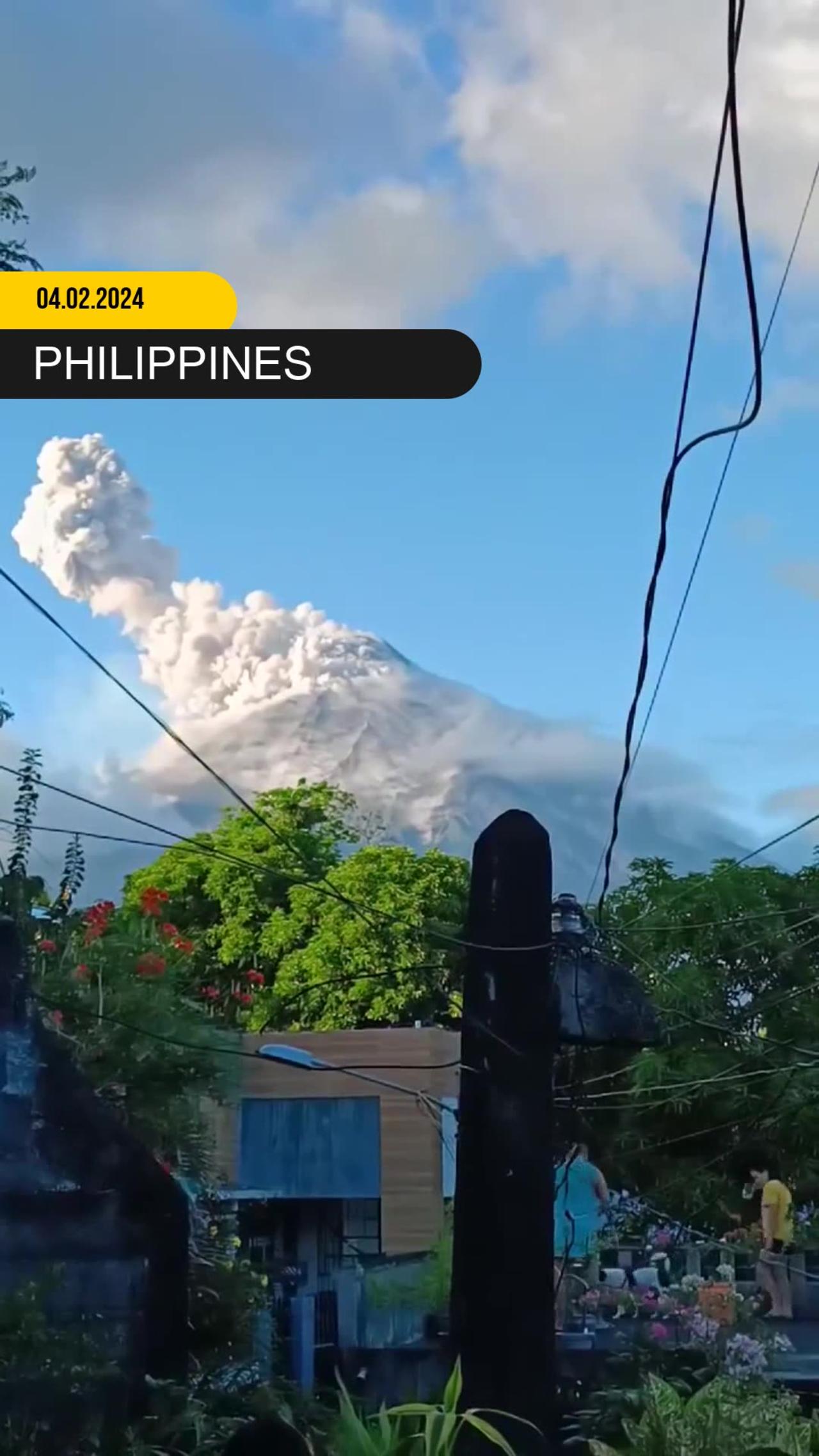 🌋Mayon Volcano in the Philippines has exploded, sending a massive 1.2km ash column into the air!