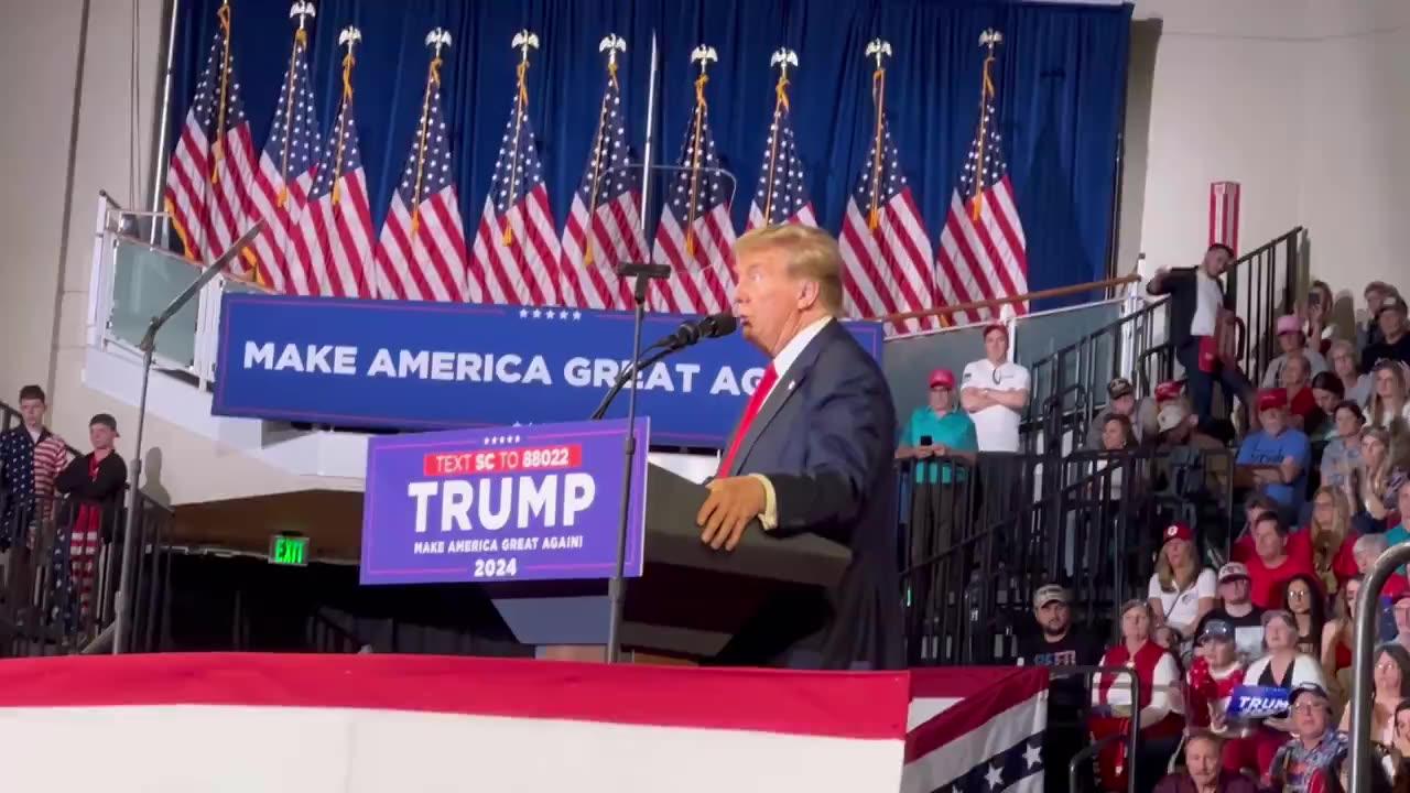 Trump reads THE SNAKE at his South Carolina rally