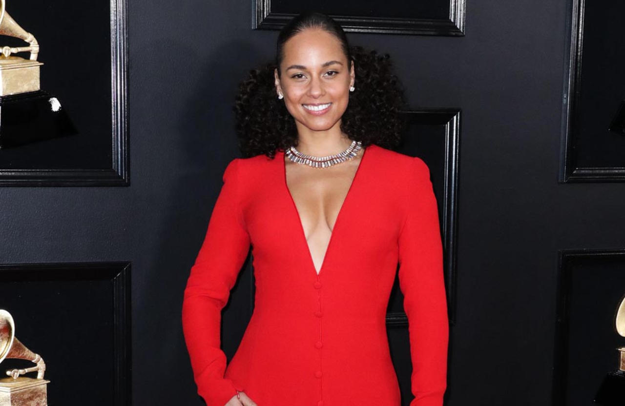 Alicia Keys’ husband insists there is no “negative vibes” over the singer and Usher’s intimate halftime Super Bowl perfo