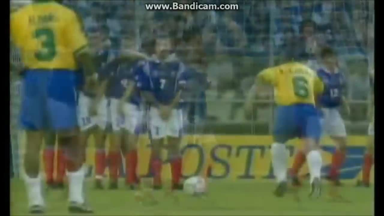 Paulinho'S Amazing Goal: A Footballing Masterclass. - wihhy3d