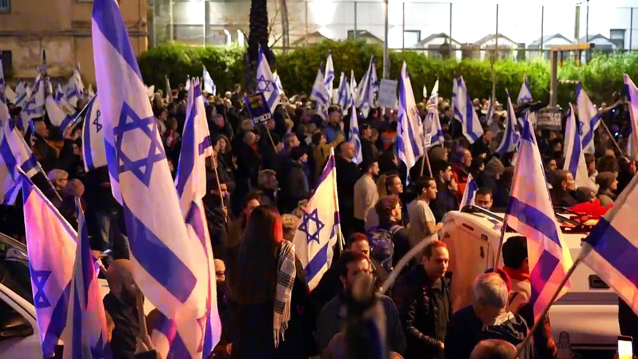 Israelis protest to demand new elections