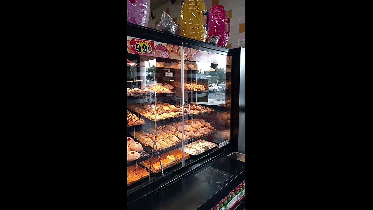 Choosing Pastries.  Escojiendo El Pan.  2.7.2024  Snapchat