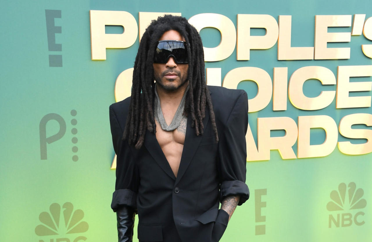 Lenny Kravitz embraces being different in People's Choice Awards speech