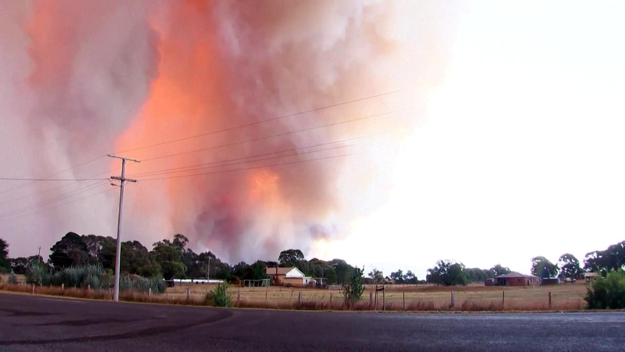 Evacuations as firefighters battle Australian blaze