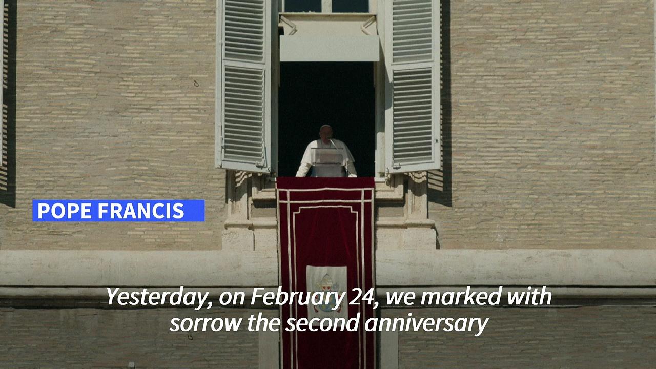 Pope Francis pays tribute to victims of war in Ukraine