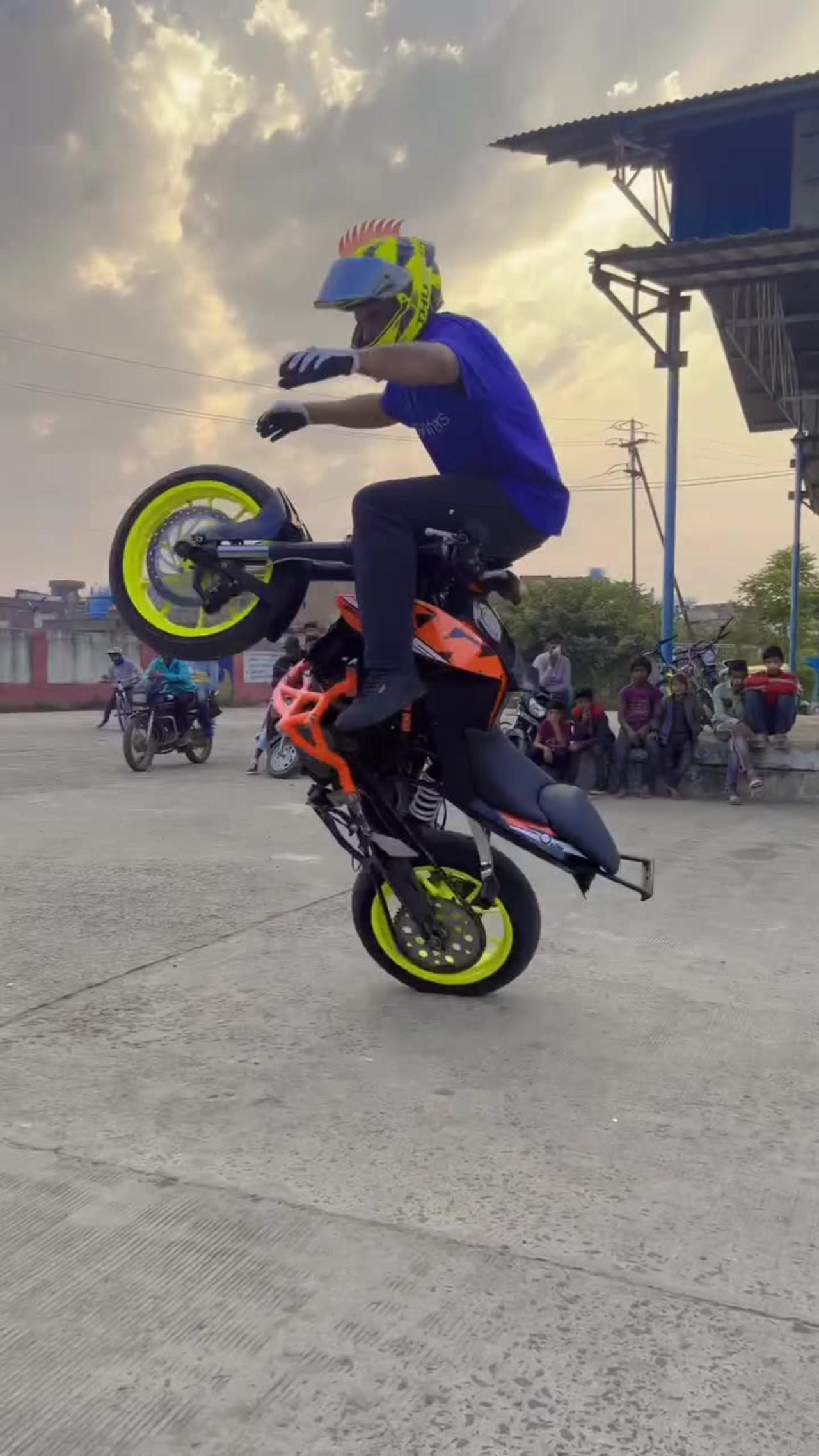 Epic or ??   Don't try this  Street bike Freestyle