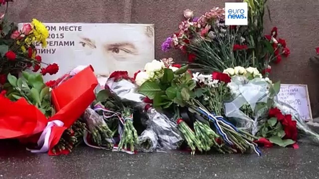 Foreign diplomats pay tribute to Russian opposition leader Boris Nemstov