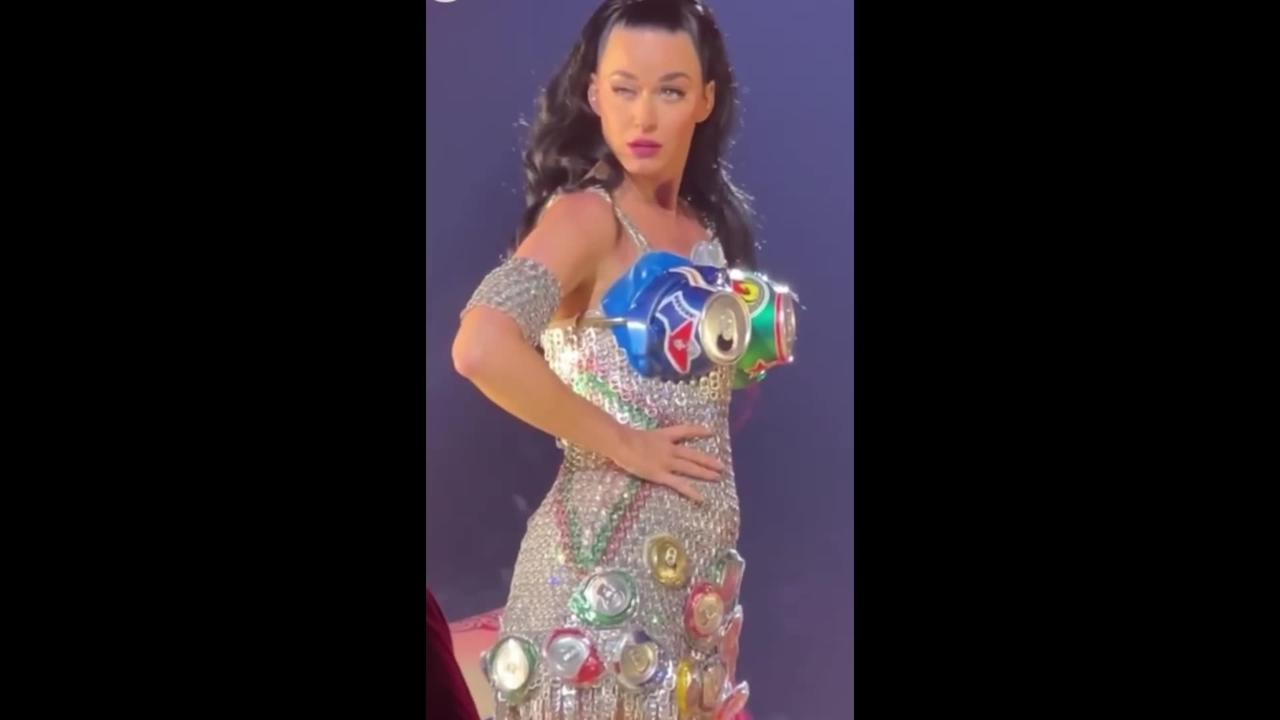 Katy Perry's Mid-Concert Eye 'Glitch' Sparks Viral Sensation