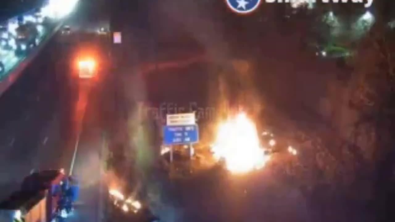 Video shows moment of deadly plane crash in Nashville (no audio)