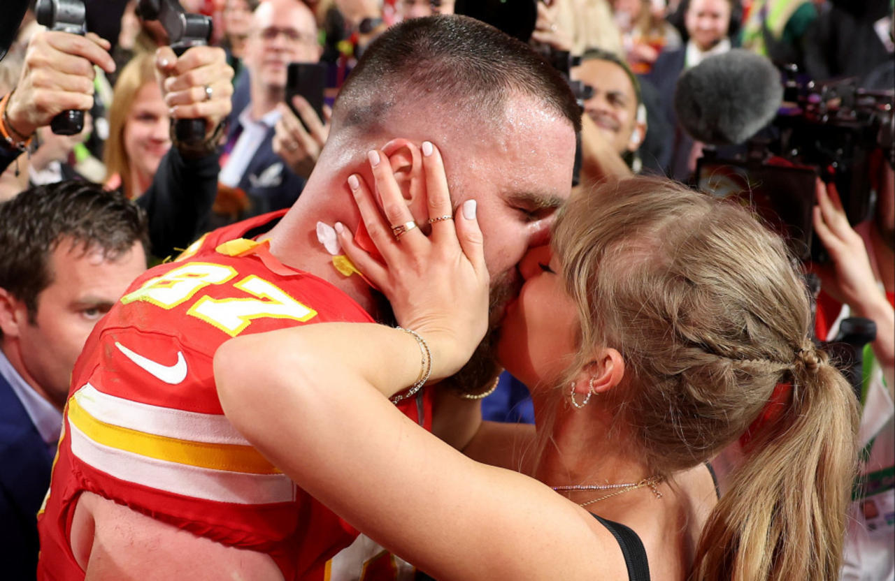 Travis Kelce 'promoting' girlfriend Taylor Swift's new album by ‘using his clothes'