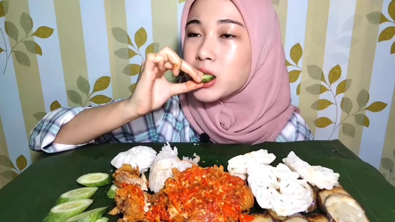 CRAZY SPICY GRADED CHICKEN MUKBANG - One News Page VIDEO