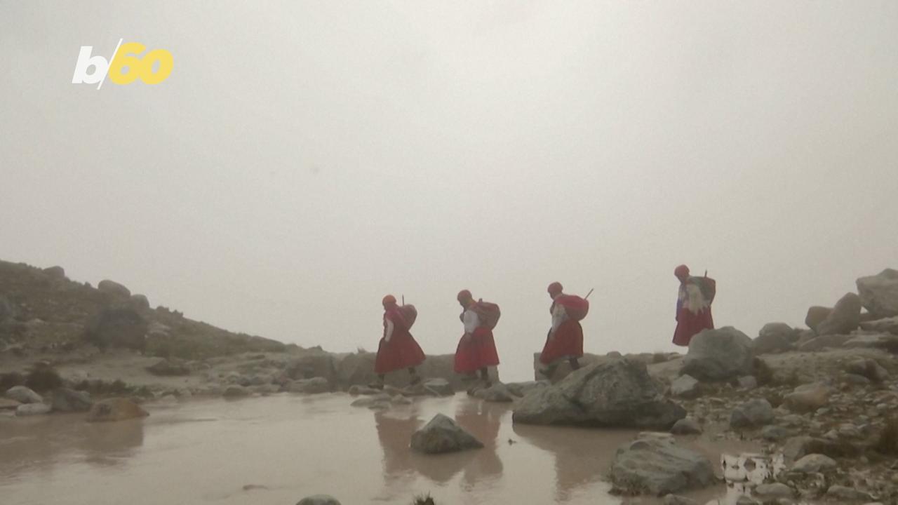 Indigenous Bolivian Women Aim to Climb Everest in Traditional Skirts