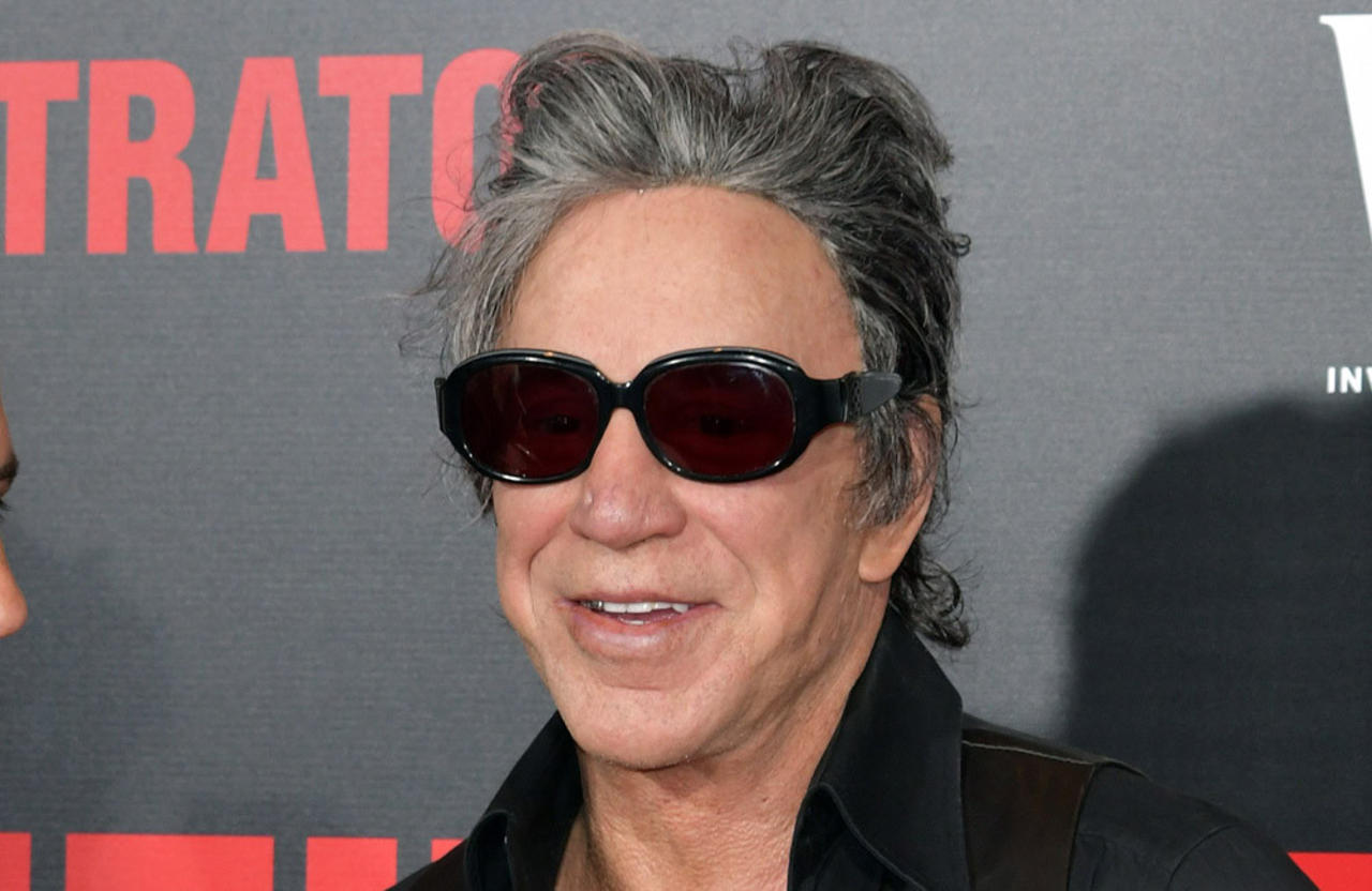 Mickey Rourke offers to testify in Alec Baldwin's defence