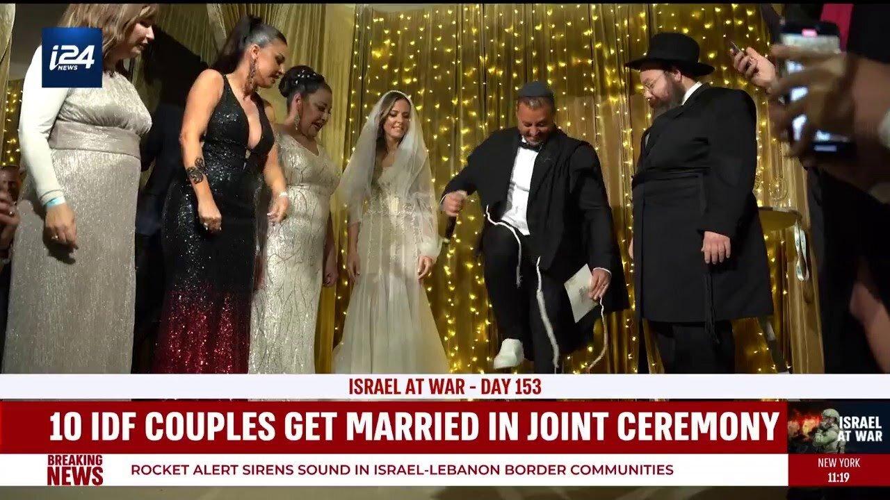 10 IDF couples hold joint wedding in massive Tel Aviv ceremony