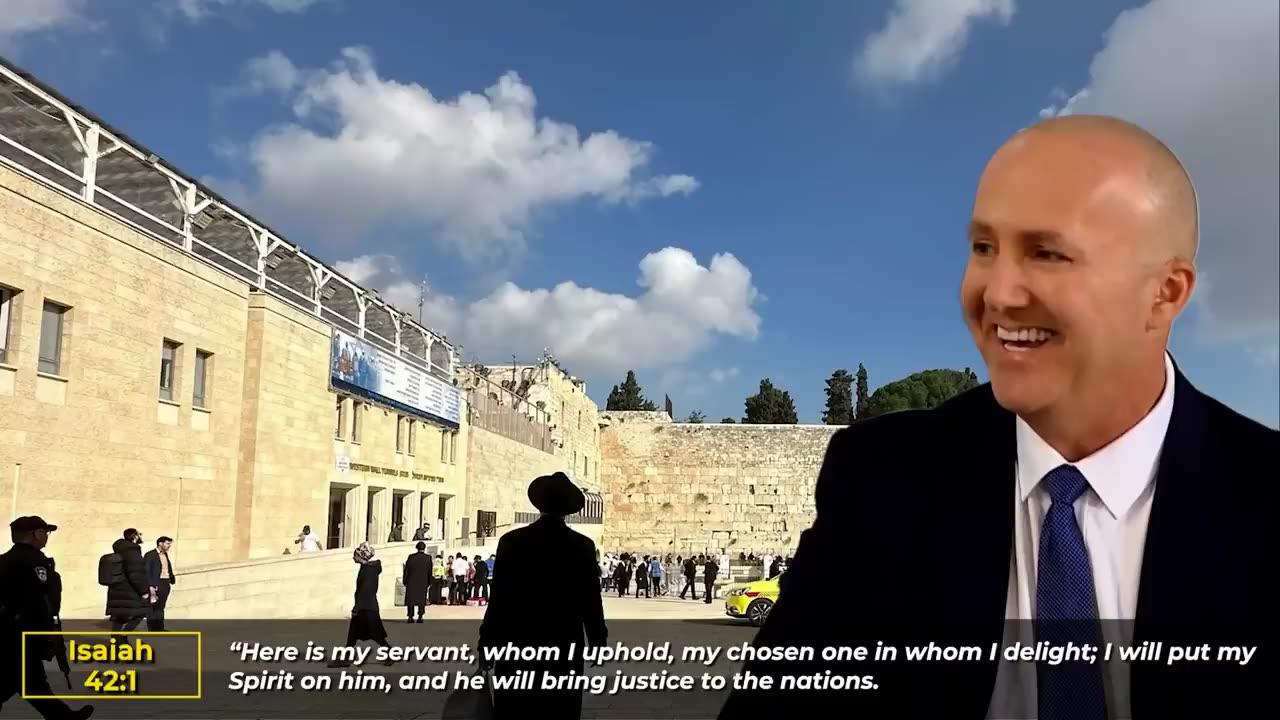 Watch What Happens In This Jerusalem Outreach!   Messianic Rabbi Zev Porat Preaches