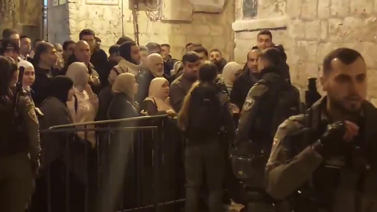 Israeli occupation forces obstruct Palestinians from entering Al-Aqsa Mosque