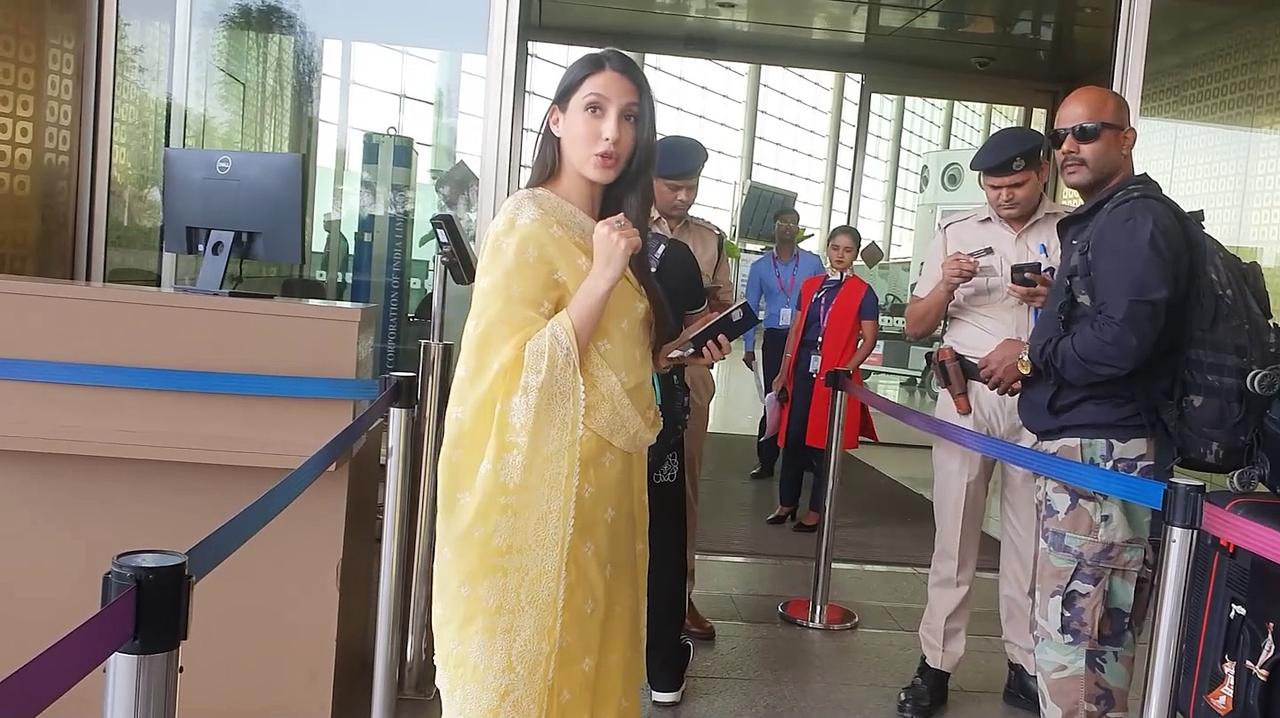 Nora Fatehi Charms her Fans in her Desi Look, fans Love her Stunning Ethnic Attire!