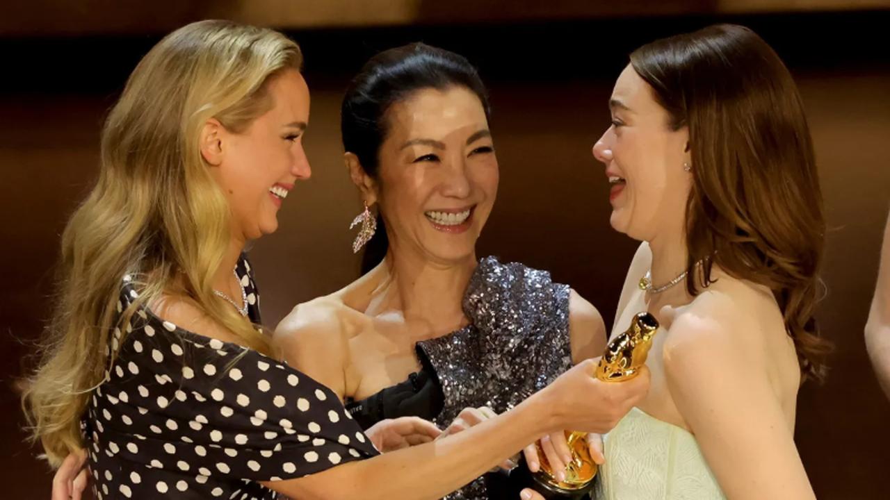 Why Michelle Yeoh Gave Emma Stone's Oscar to Jennifer Lawrence | THR News Video