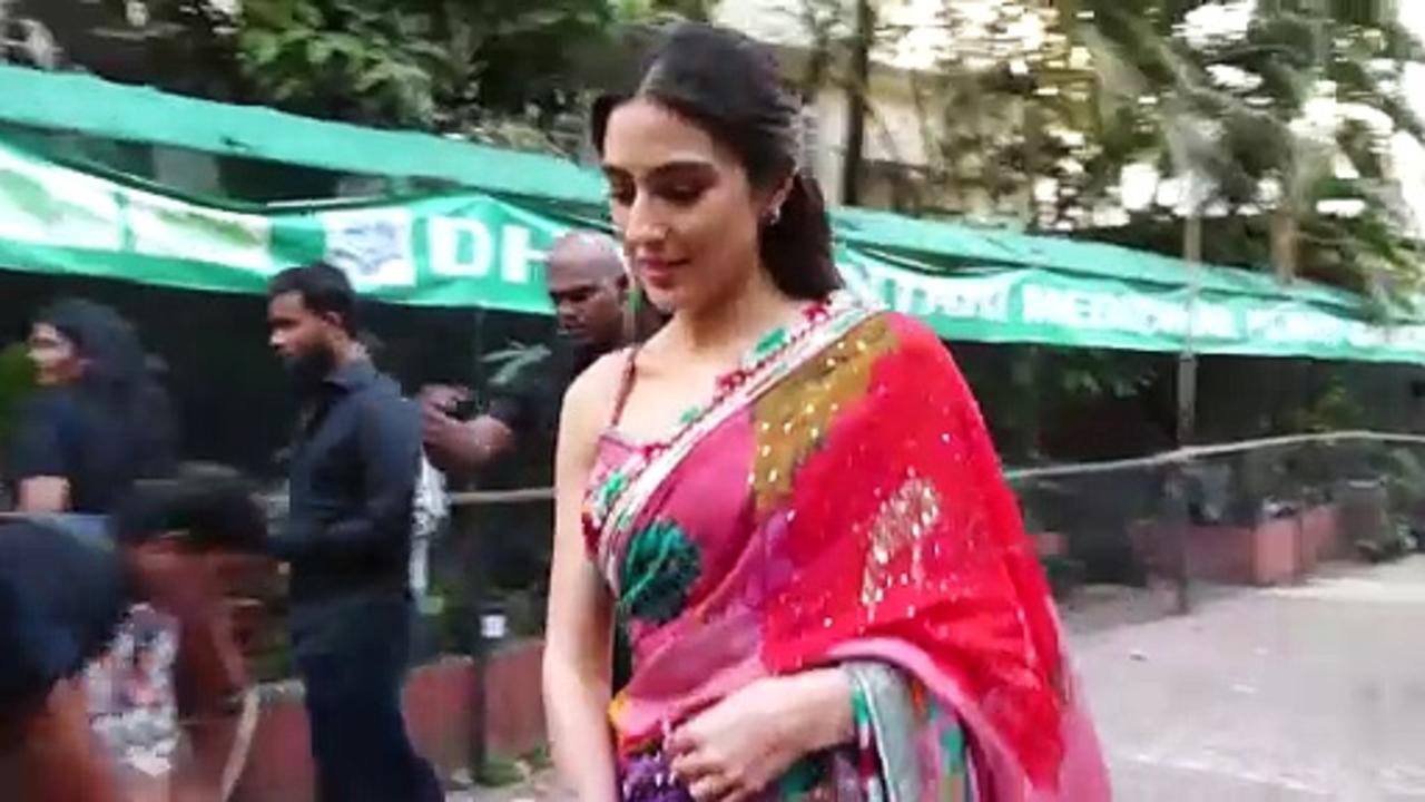 Sara Ali Khan's colorful floral saree is the Holi after-party look you need this season!
