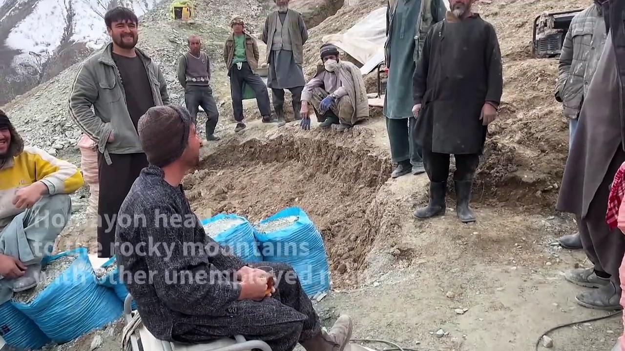 Unemployed Afghans risk death and debt in hunt for gold