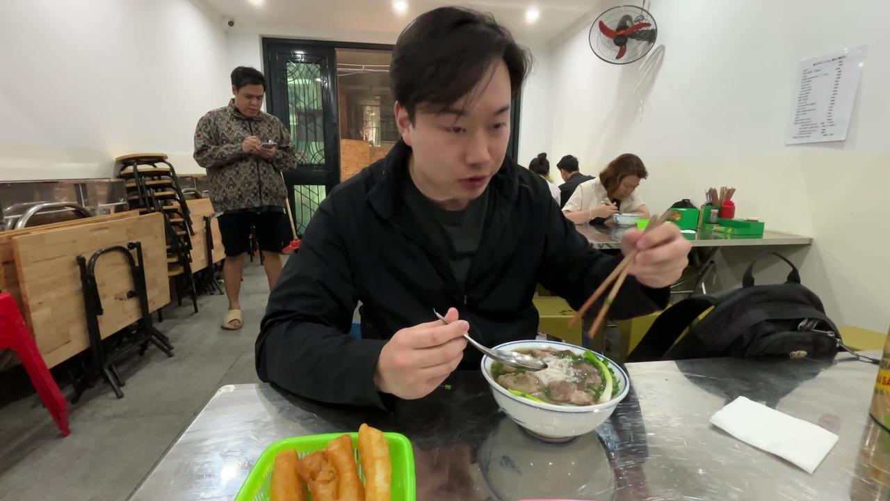 Chuang x Vietnam | Vietnam Vlog 1/4: Food + Exploration