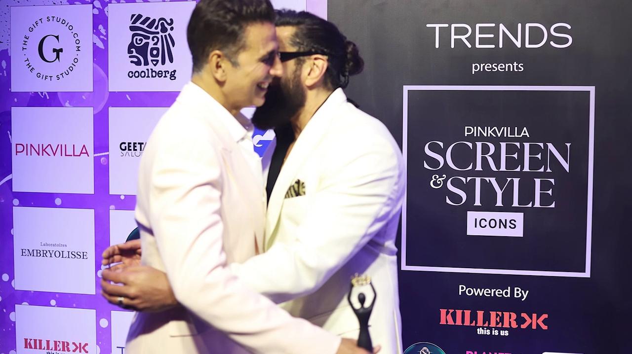 Akshay Kumar and Bobby Deol Have an 'Ajnabee' Reunion and Break the Internet; Watch Video!