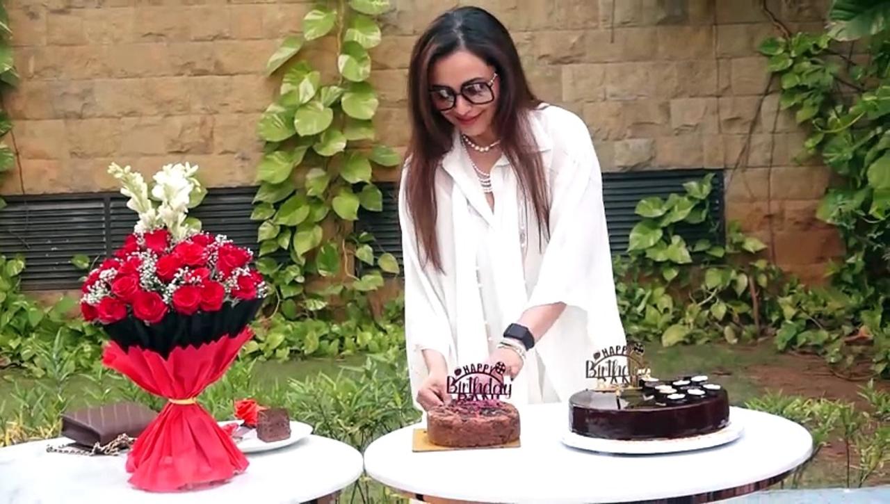 Rani Mukerji celebrates her birthday in advance with paps; flaunts customized Adira neckpiece