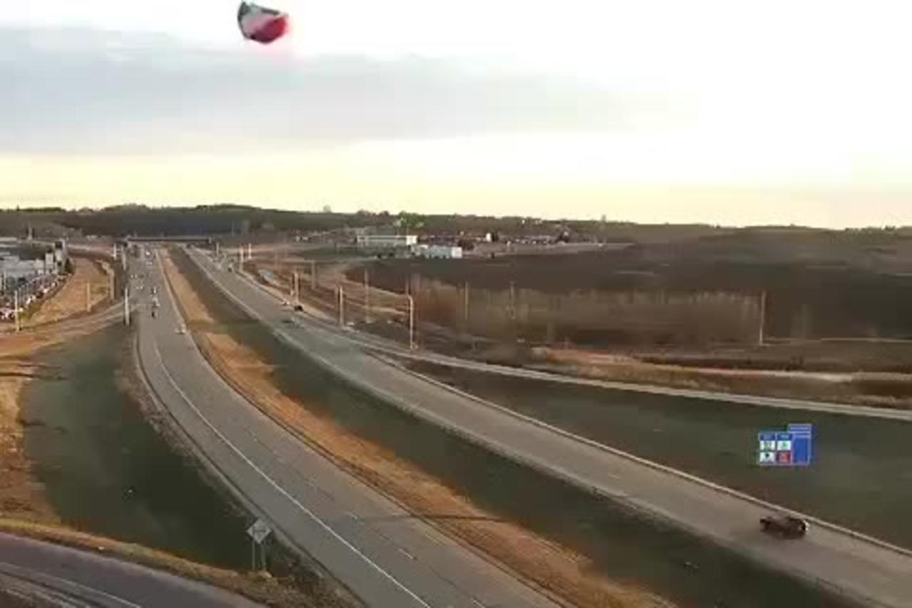 Hot Air Balloon crashes in Rochester, Minnesota after hitting power lines