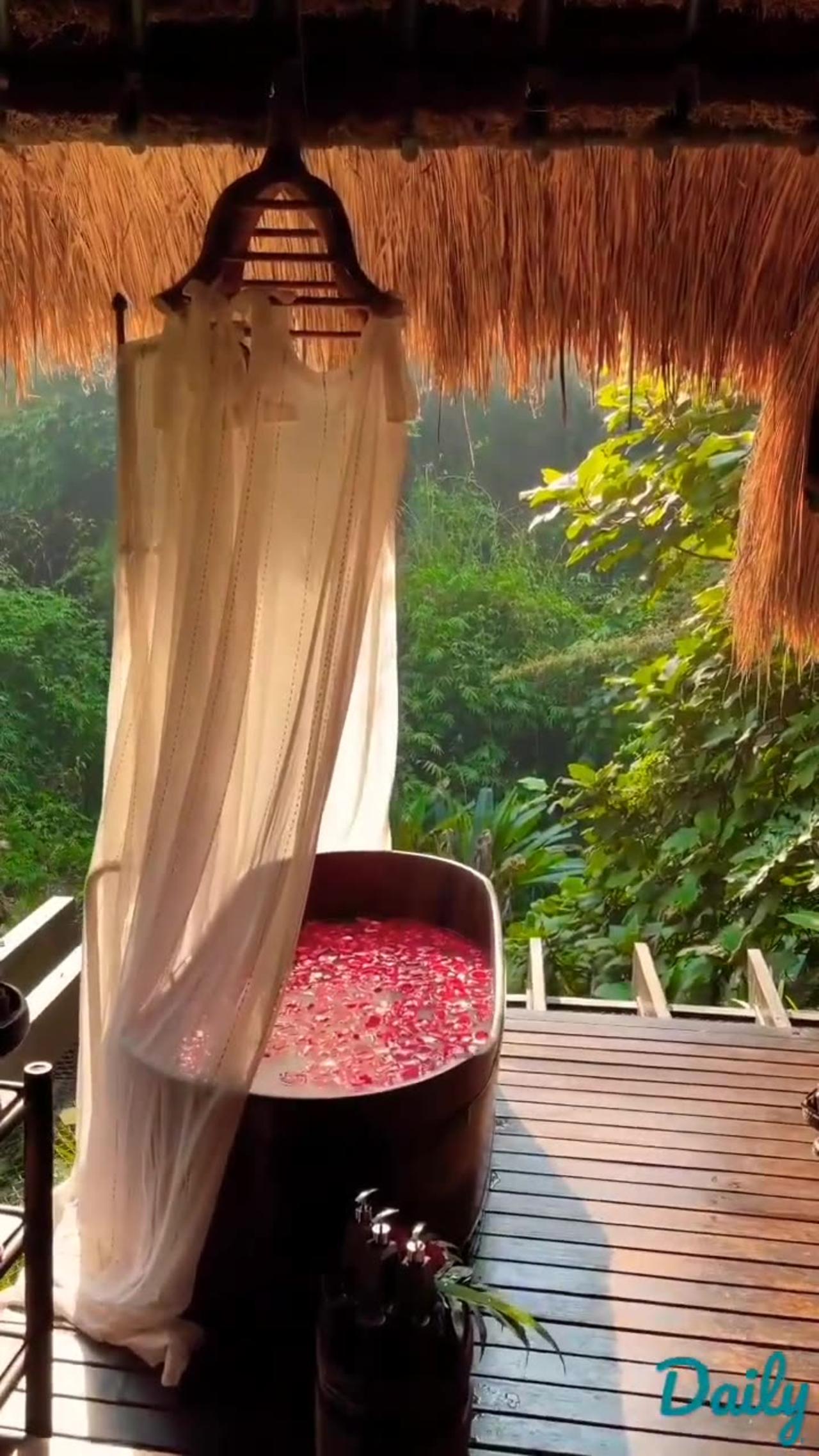 Outdoor Open Bathroom In jungle 🍄