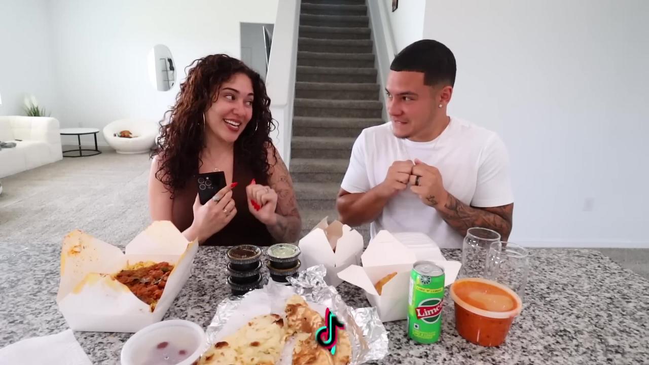 WE TRIED INDIAN FOOD FOR THE FIRST TIME!!