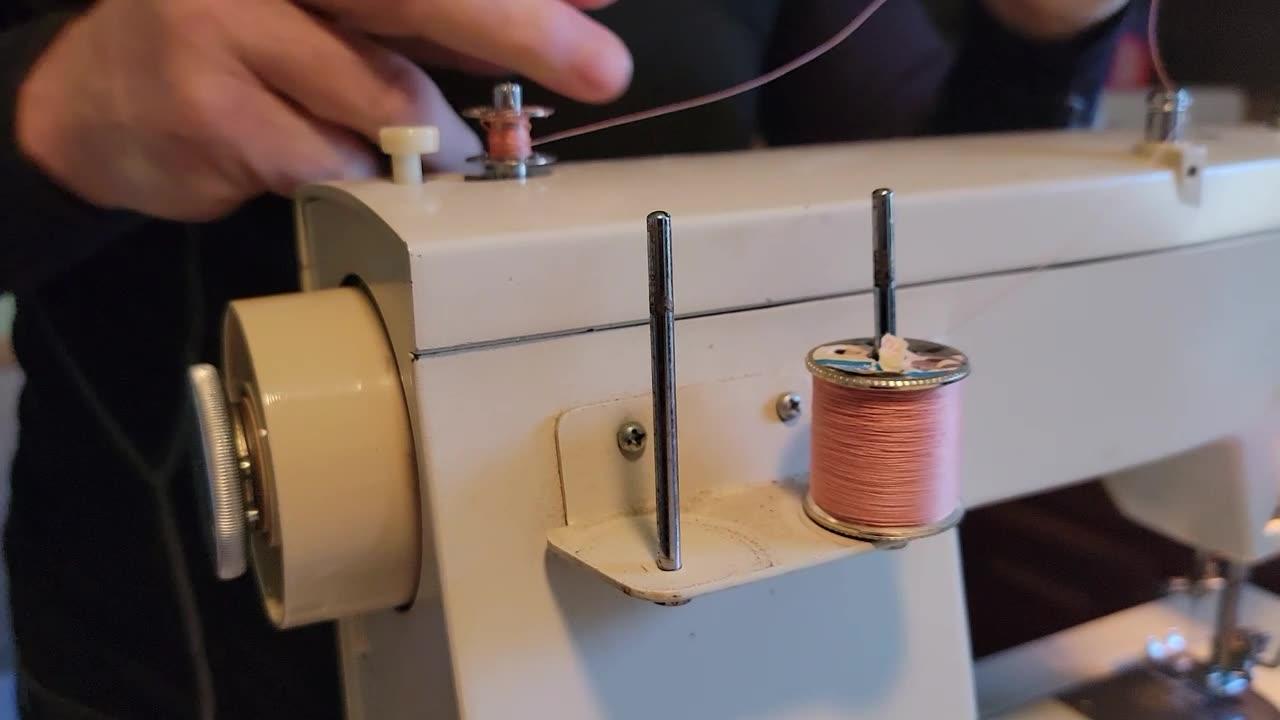 HOW TO FILL A SEWING MACHINE BOB WITH THREAD