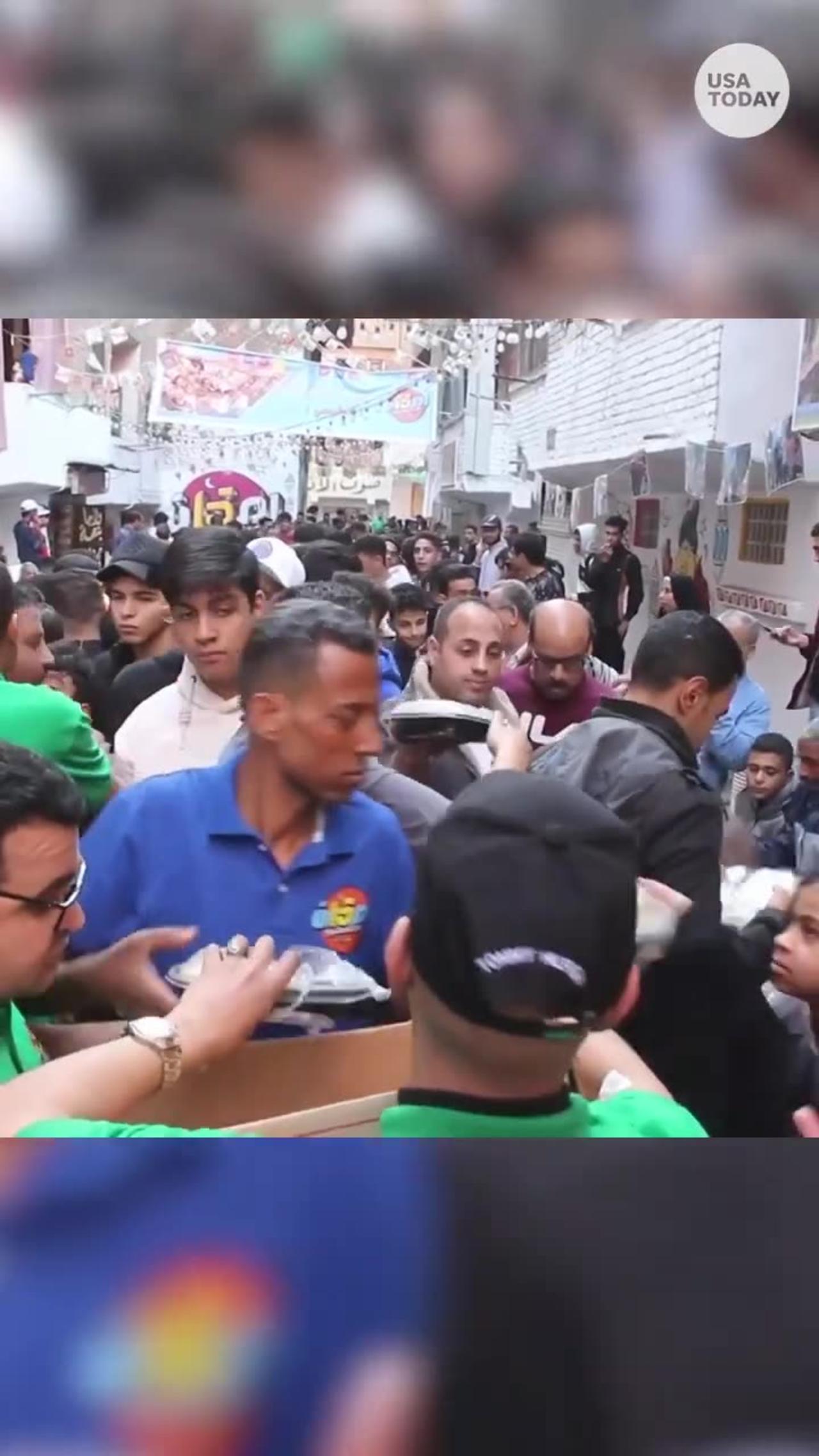 Watch: Thousands gather at a massive Iftar table to break Ramadan fast #Shorts