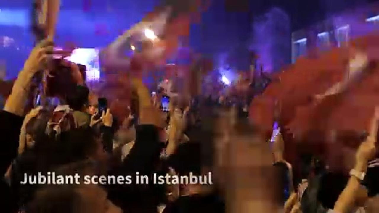 Thousands celebrate opposition victory in Istanbul