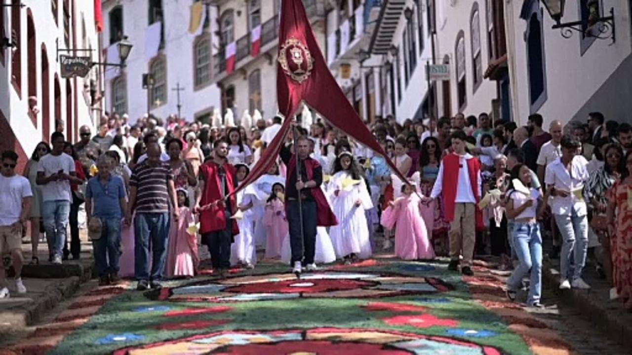 Hundreds march on a riot of colours in Ouro Preto's traditional Easter parade