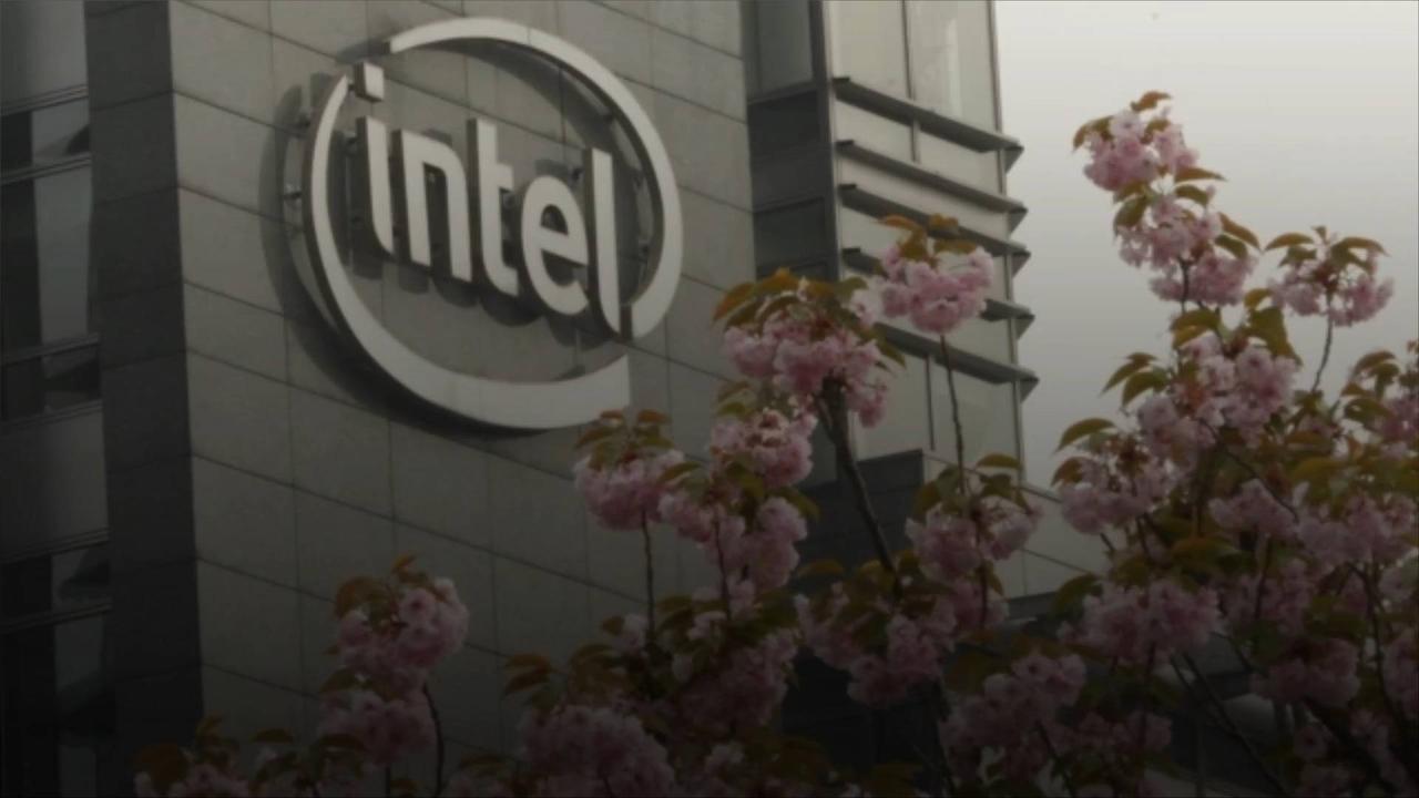 Intel’s Chip-Making Unit Posts $7 Billion Operating Loss