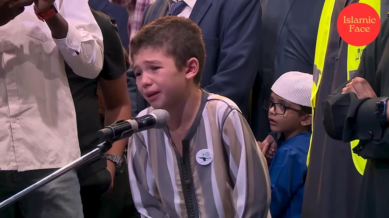 YOUNG BOY CRIES WHILE SPEAKING TO MUFTI MENK