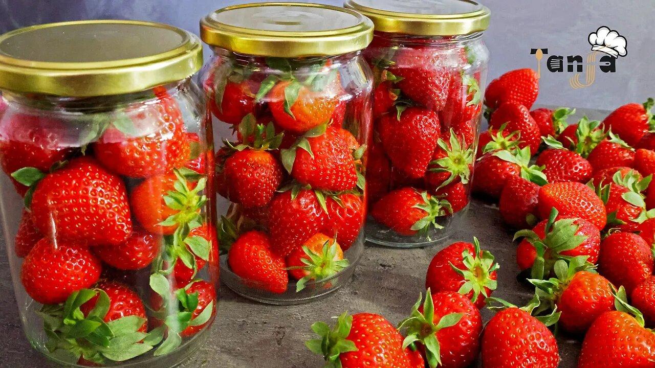 For 10 years I have been canning strawberries and apples in jars the natural way!