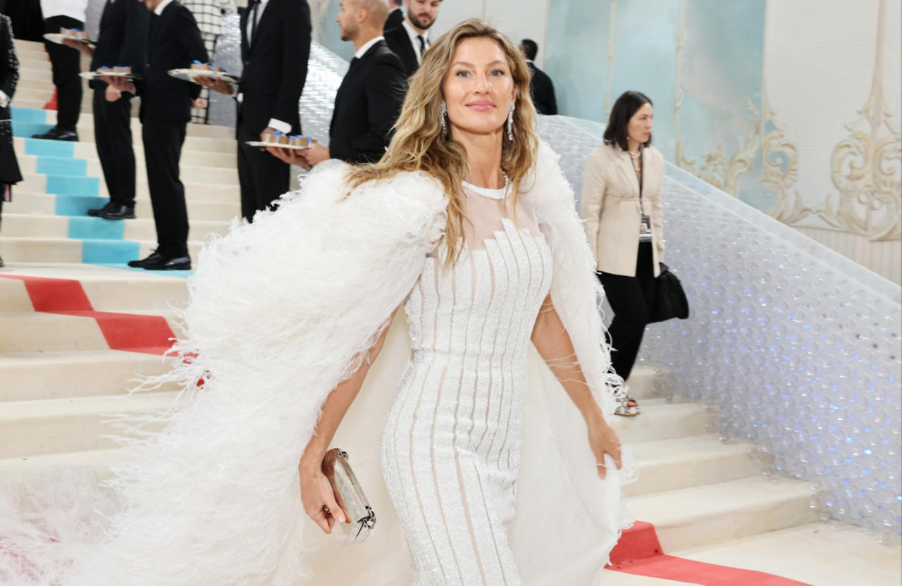 Gisele Bundchen's says her first Vogue cover changed fashion