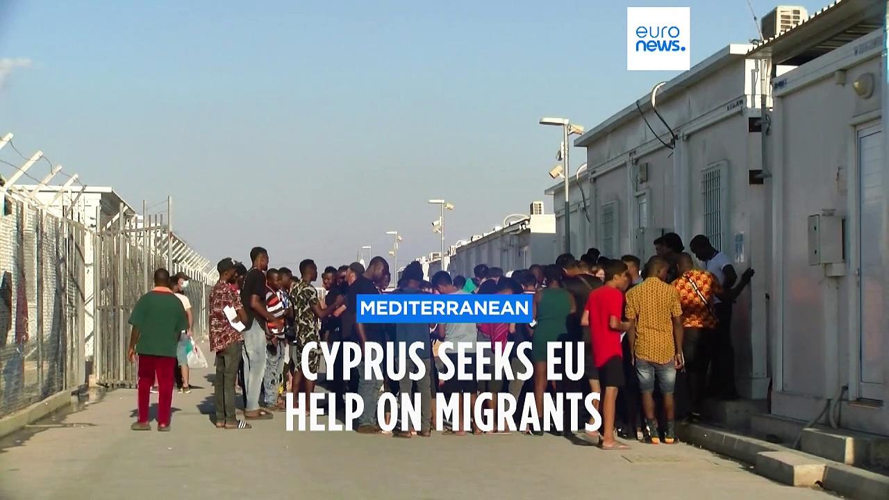 Lampedusa overwhelmed after receiving over 1000 migrants in a day