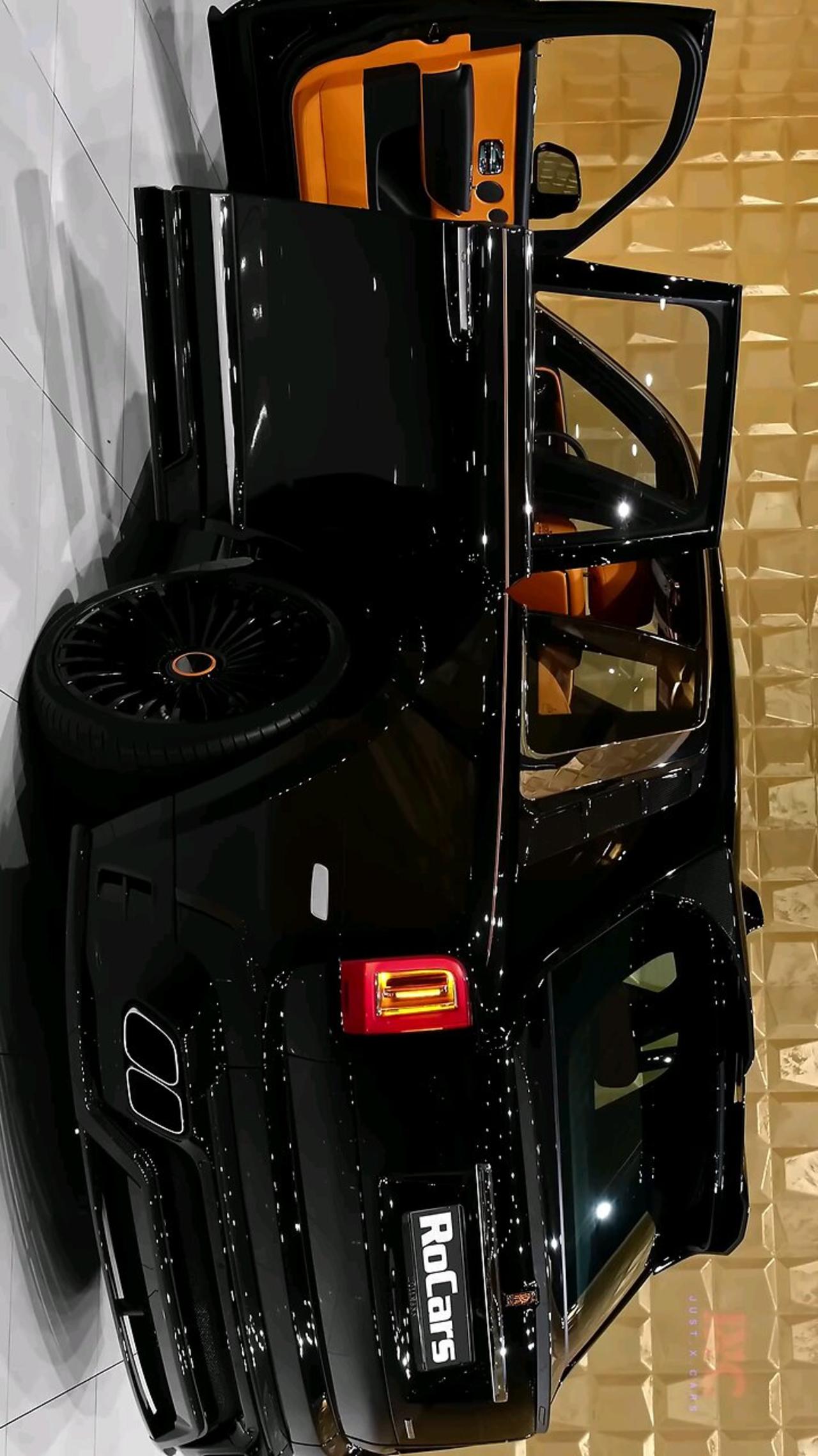 Rolls Royce Cullinan black badge by Mansory