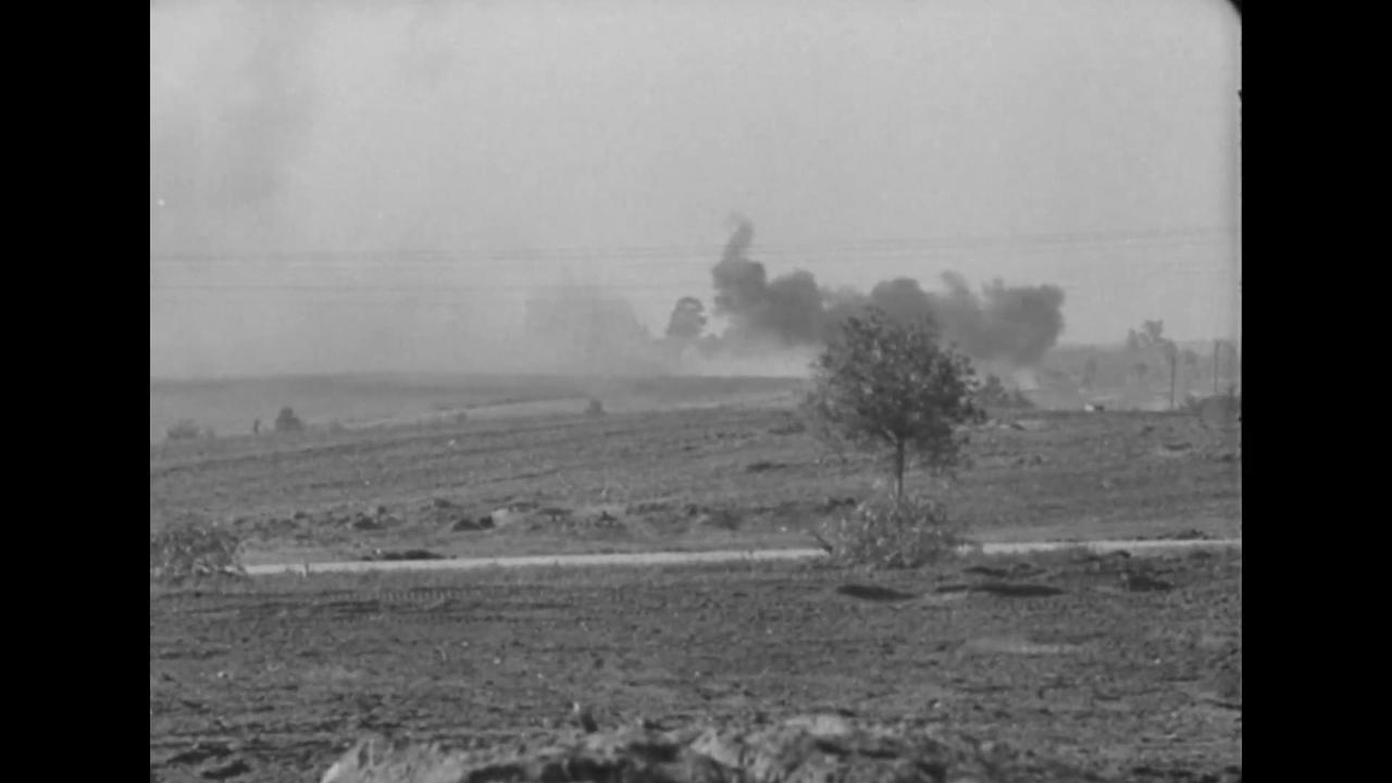 21cm Morser 18 heavy howitzers engaging targets on the Stalin Line in July 1941