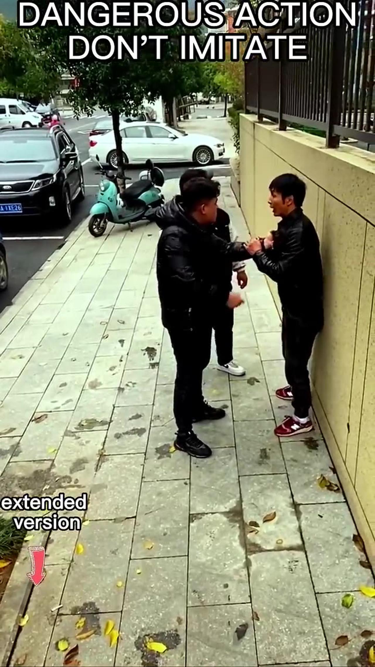 Chinese kung fu, actual street fighting, please do not imitate dangerous moves