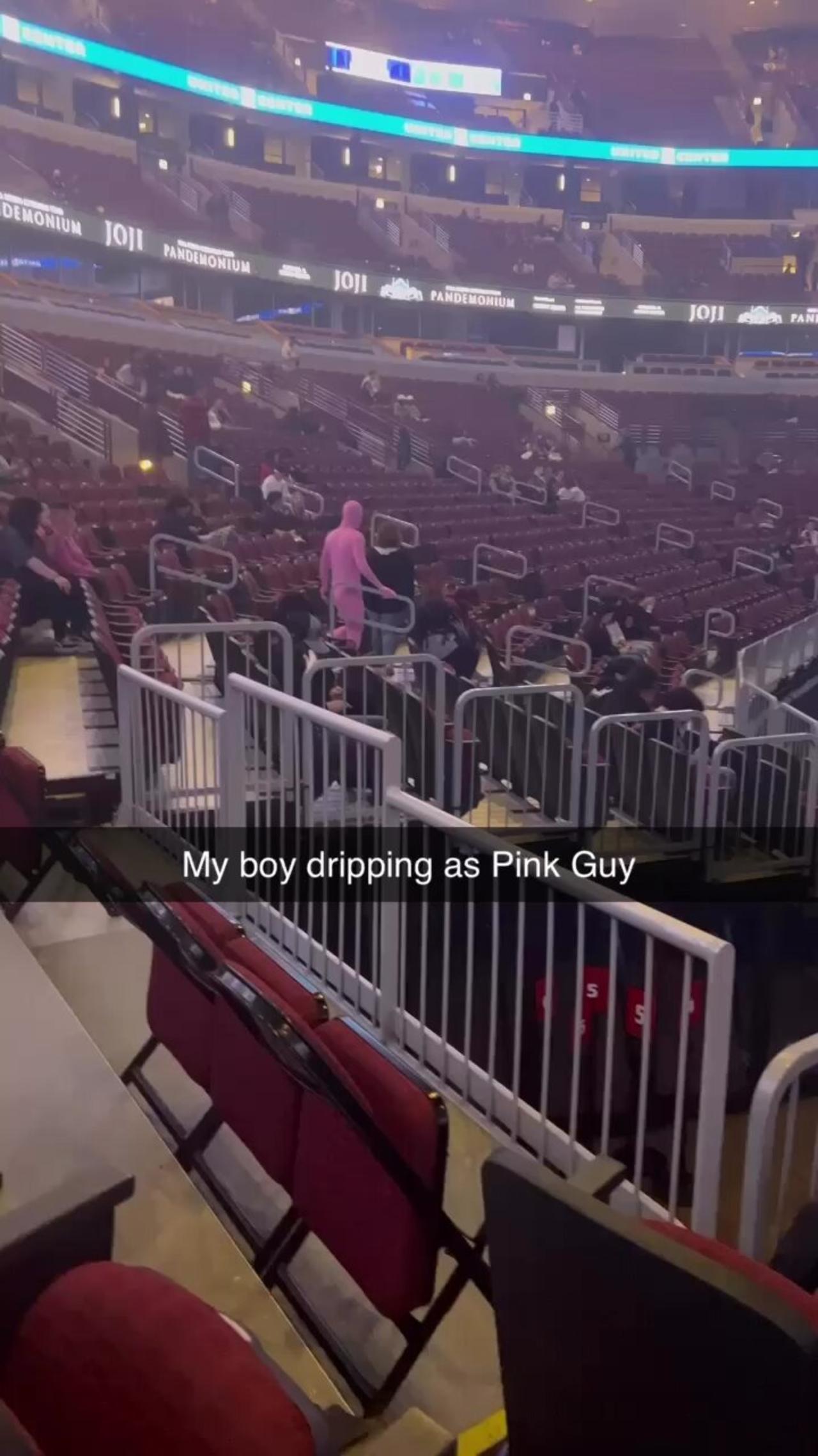 Spotted a pink guy at the Joji concert - One News Page VIDEO