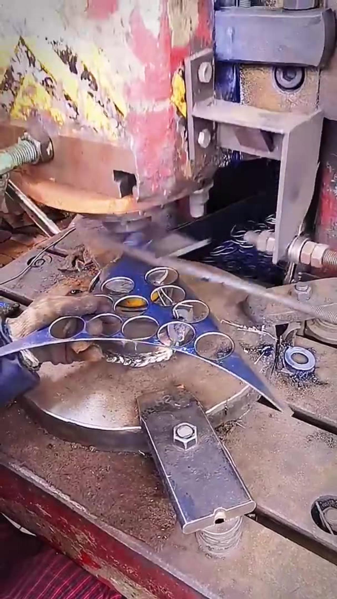 Round iron gasket pressing process - machinery make work easy - Routine Crafts