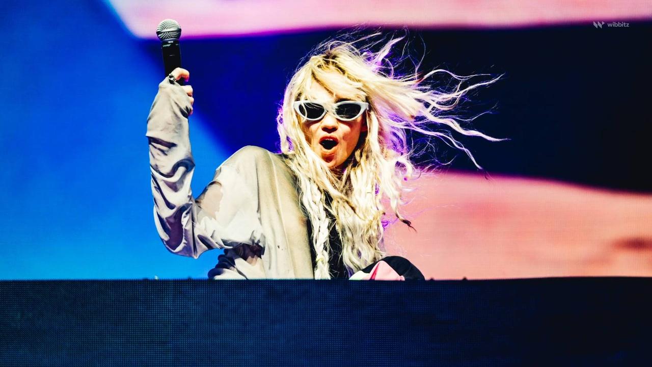 Grimes Apologizes for Unfortunate Coachella Performance
