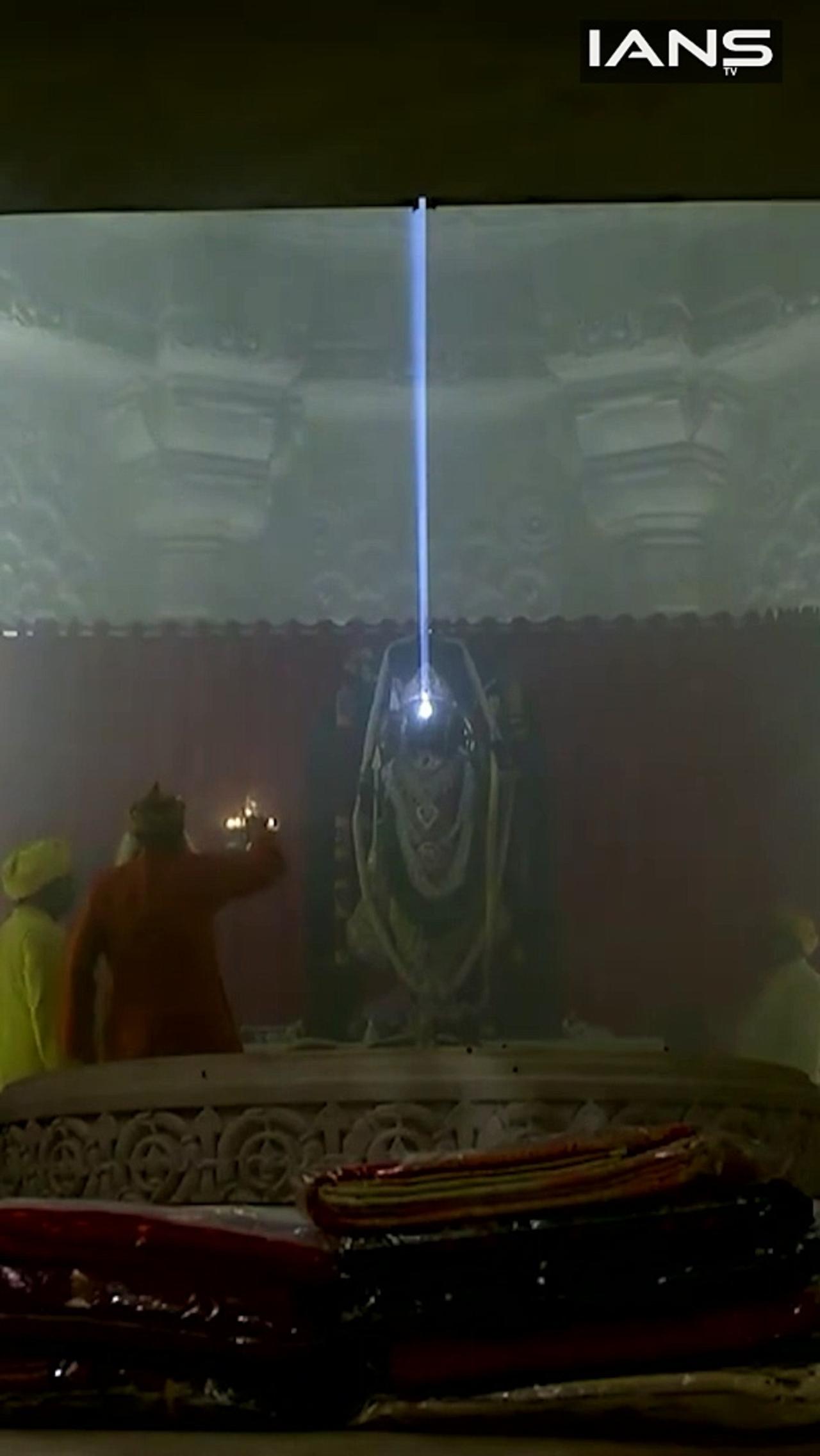 Ayodhya में Ram Navami पर जन्म के समय हुआ रामलला का सूर्य तिल�